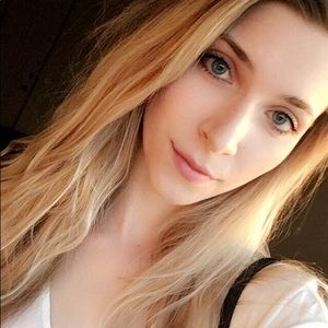 Meet your Posher, Danae